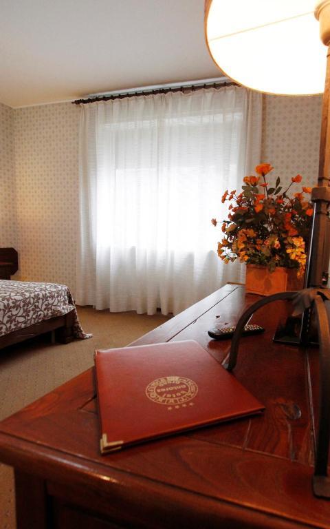 ארונה Hotel Antares מראה חיצוני תמונה