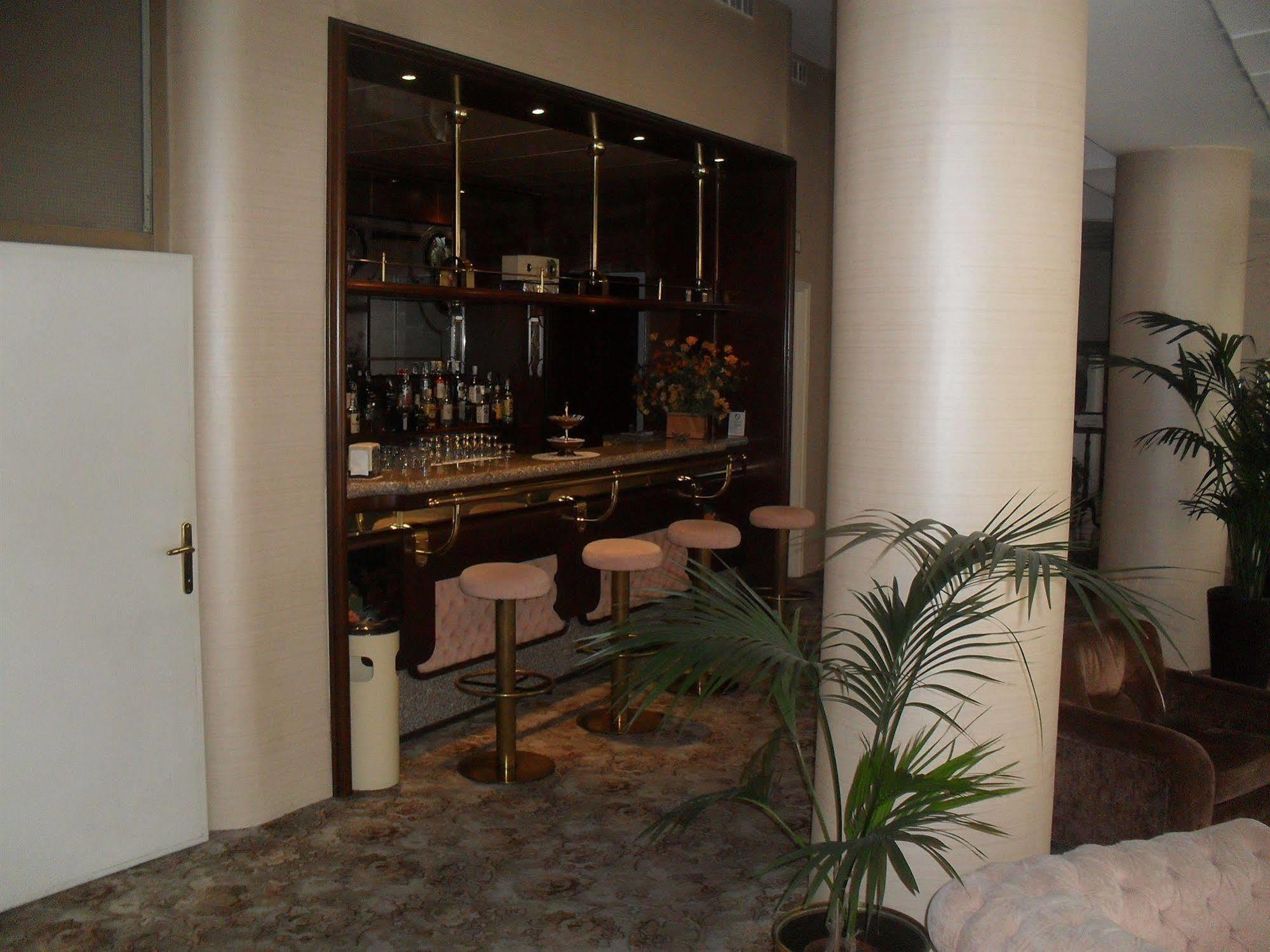 ארונה Hotel Antares מראה חיצוני תמונה