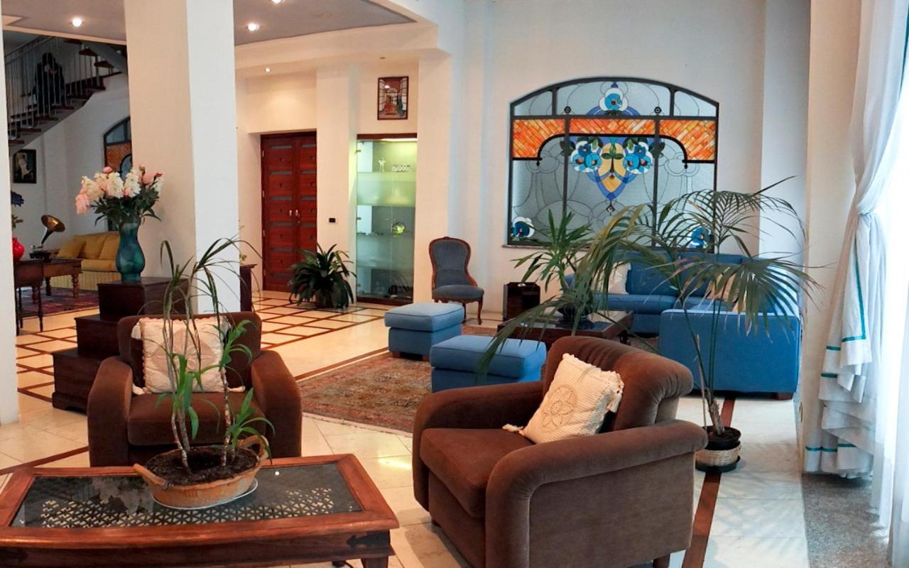 ארונה Hotel Antares מראה חיצוני תמונה